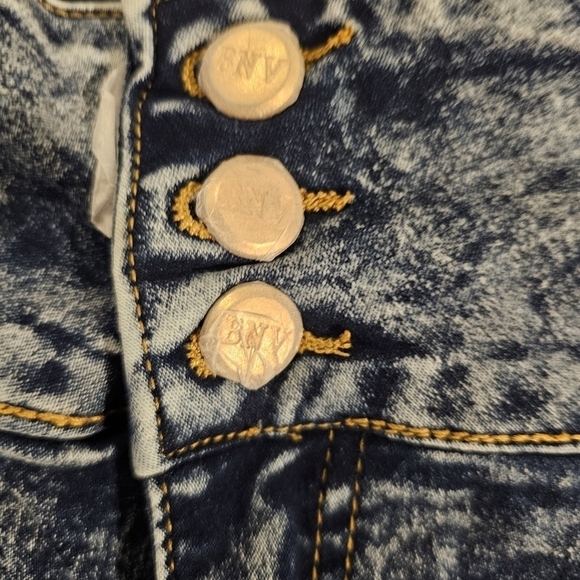 NWT Benava Butt Lifting Jean Shorts Acid Wash Stretchy Size 20 - Picture 4 of 16